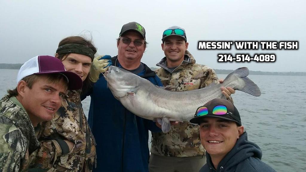 The Ratlif family catching Trophy Catfish
